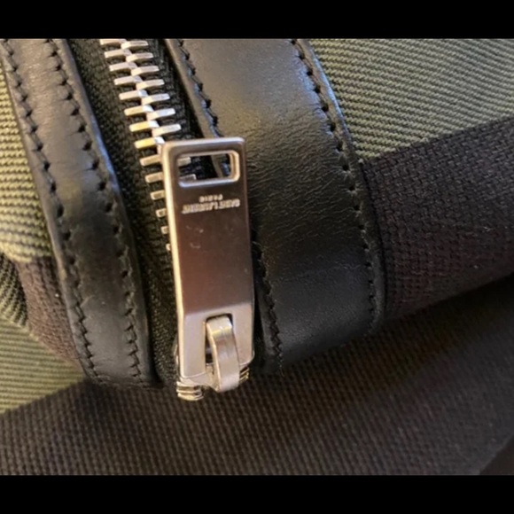 Saint Laurent - Picture 7 of 7